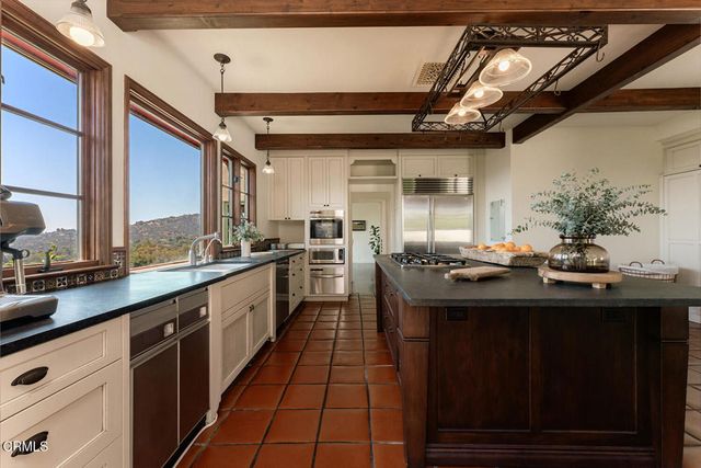 1395 Inverness Drive, Pasadena, CA 91103