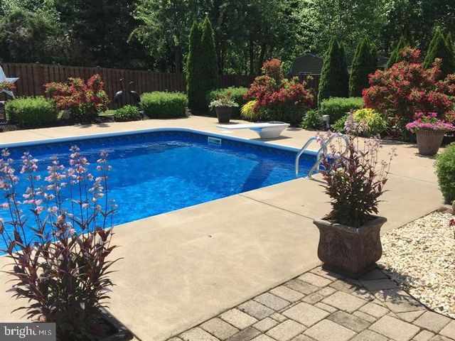 10277 LINDALE AVE, Greencastle, PA 17225