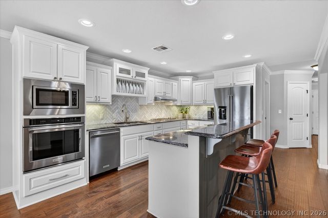 1208 Larkspur Drive, Bartlesville, OK 74006