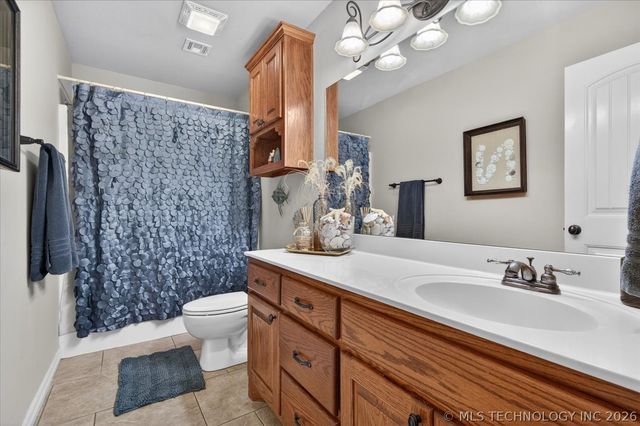 1208 Larkspur Drive, Bartlesville, OK 74006