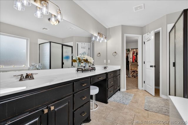 1208 Larkspur Drive, Bartlesville, OK 74006