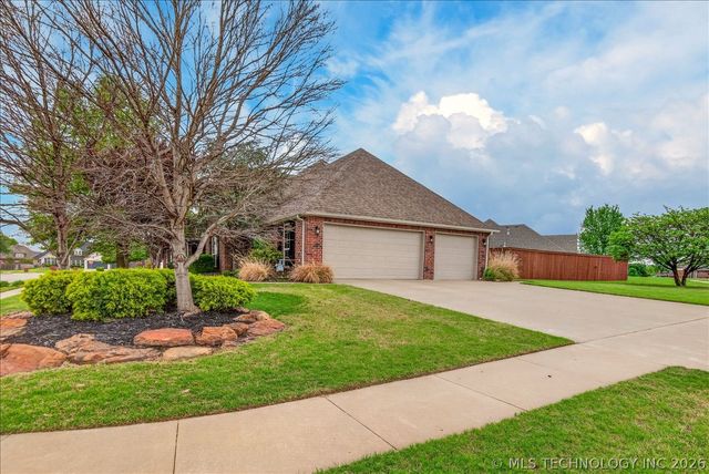 1208 Larkspur Drive, Bartlesville, OK 74006