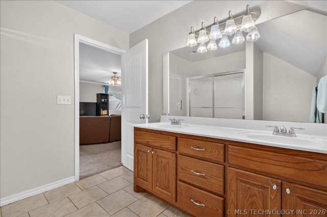 1208 Larkspur Drive, Bartlesville, OK 74006