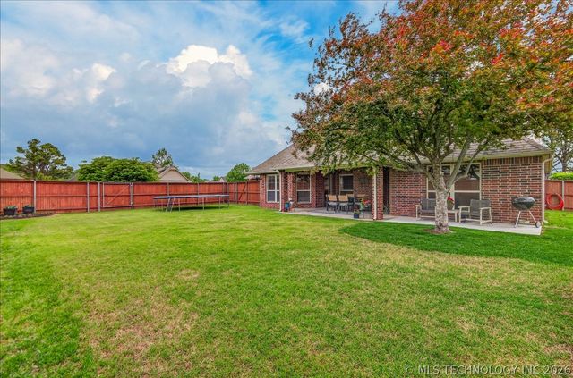 1208 Larkspur Drive, Bartlesville, OK 74006