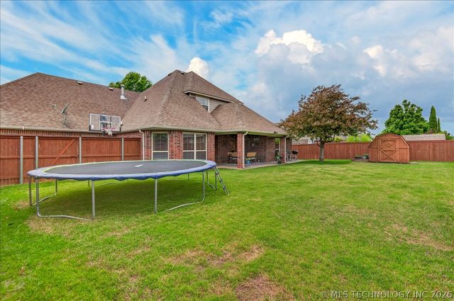 1208 Larkspur Drive, Bartlesville, OK 74006