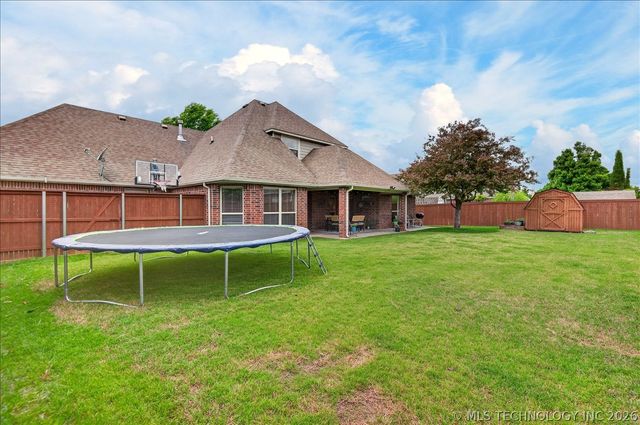 1208 Larkspur Drive, Bartlesville, OK 74006
