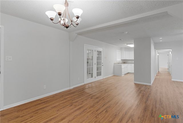 1052 E Weinert Street, Seguin, TX 78155