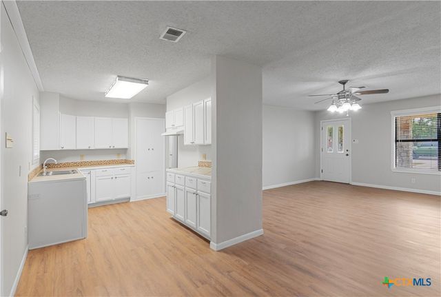 1052 E Weinert Street, Seguin, TX 78155