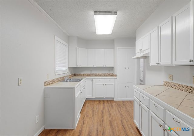 1052 E Weinert Street, Seguin, TX 78155