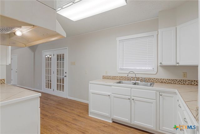 1052 E Weinert Street, Seguin, TX 78155