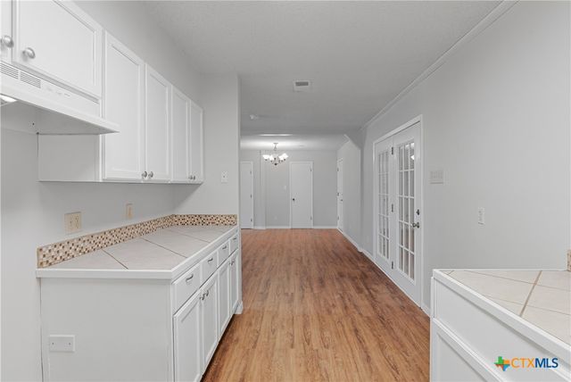 1052 E Weinert Street, Seguin, TX 78155