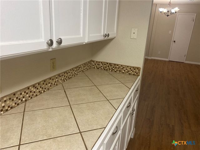 1052 E Weinert Street, Seguin, TX 78155