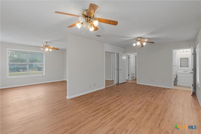 1052 E Weinert Street, Seguin, TX 78155