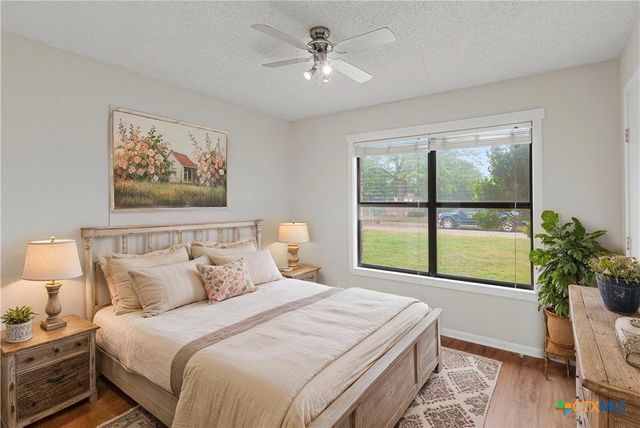 1052 E Weinert Street, Seguin, TX 78155