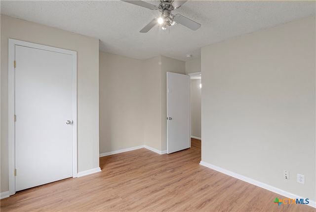 1052 E Weinert Street, Seguin, TX 78155