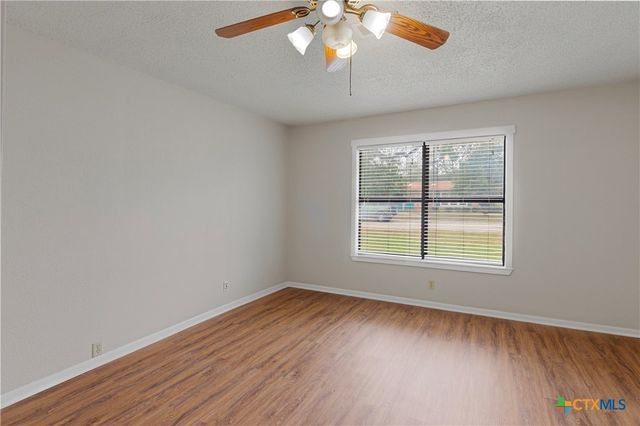 1052 E Weinert Street, Seguin, TX 78155