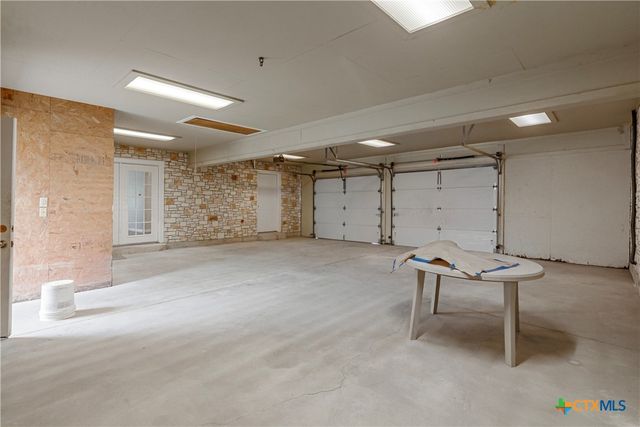 1052 E Weinert Street, Seguin, TX 78155