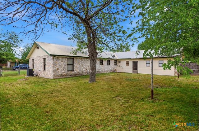 1052 E Weinert Street, Seguin, TX 78155