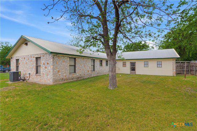 1052 E Weinert Street, Seguin, TX 78155