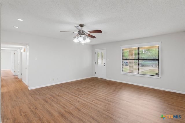 1052 E Weinert Street, Seguin, TX 78155