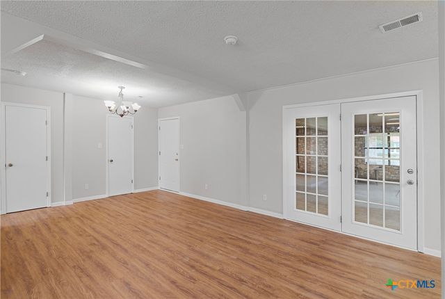 1052 E Weinert Street, Seguin, TX 78155