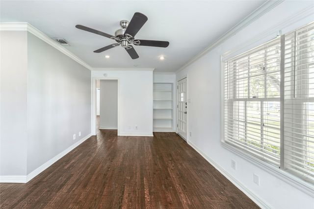 7302 Kenwell Street, Dallas, TX 75209