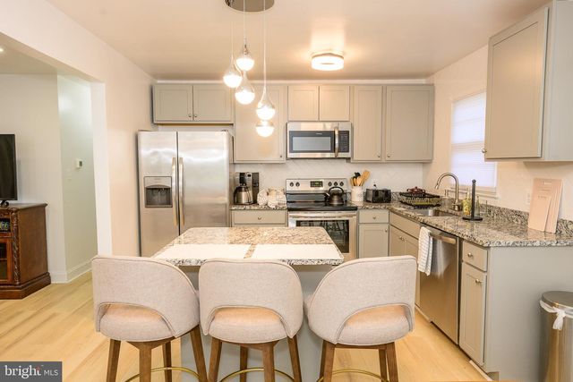 1002 TYLER AVE, Annapolis, MD 21403