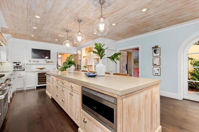 124 Brazilian Avenue, Palm Beach, FL 33480