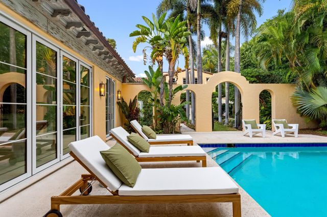 124 Brazilian Avenue, Palm Beach, FL 33480