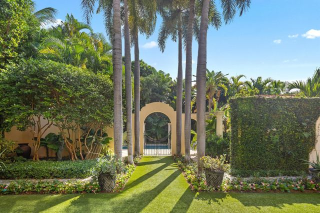 124 Brazilian Avenue, Palm Beach, FL 33480