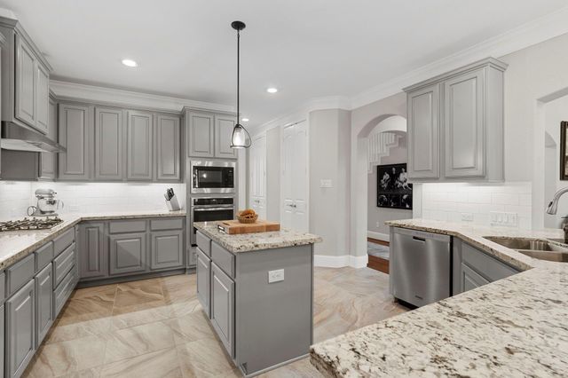 3911 Whispering Woods Lane, Richmond, TX 77406