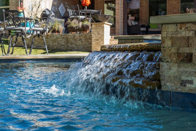 3911 Whispering Woods Lane, Richmond, TX 77406