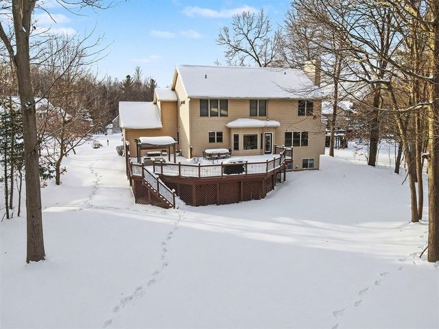 16492 W Willow Drive, Spring Lake, MI 49456