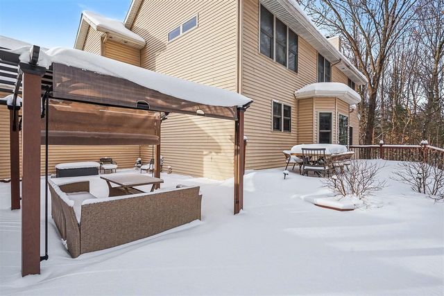 16492 W Willow Drive, Spring Lake, MI 49456