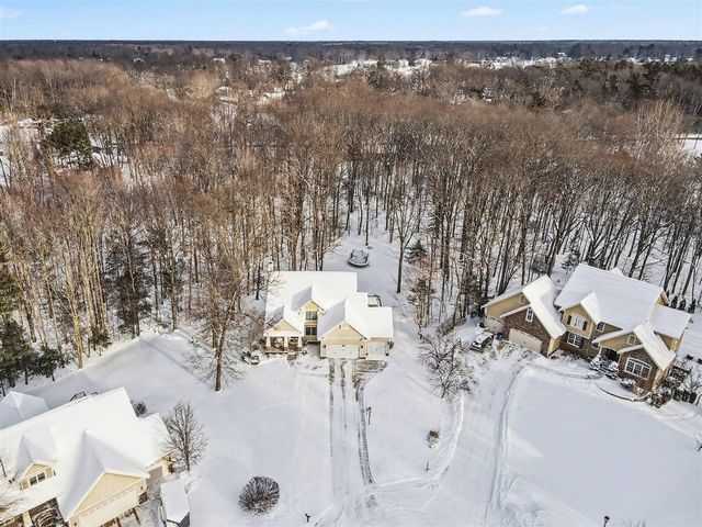 16492 W Willow Drive, Spring Lake, MI 49456