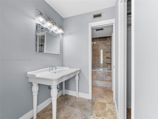 5 Island Ave LE, Miami Beach, FL 33139