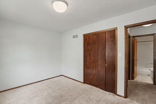 1005 Geil Avenue, Des Moines, IA 50315