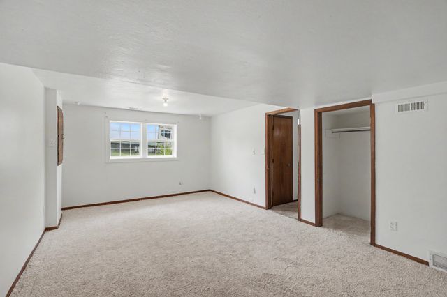 1005 Geil Avenue, Des Moines, IA 50315