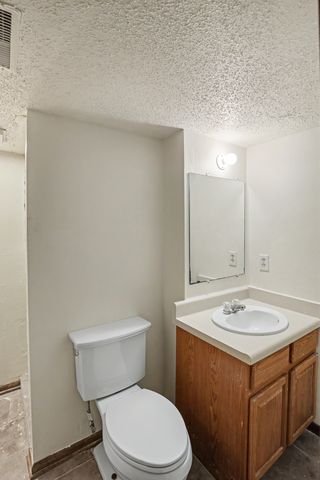 1005 Geil Avenue, Des Moines, IA 50315