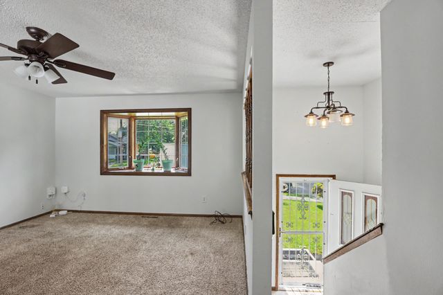 1005 Geil Avenue, Des Moines, IA 50315