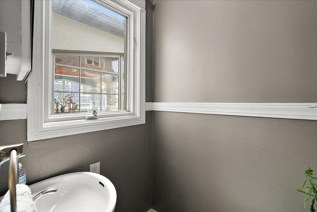 637 Fairview Avenue, Grand Rapids, MI 49503