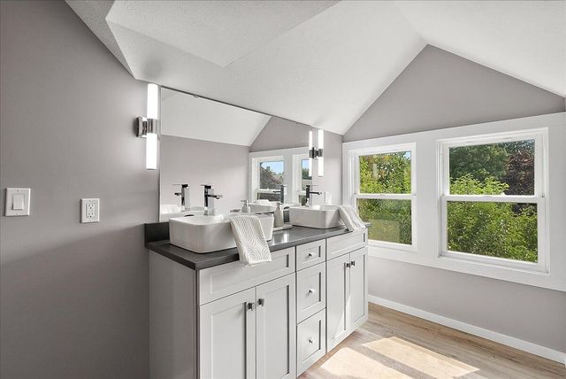 637 Fairview Avenue, Grand Rapids, MI 49503