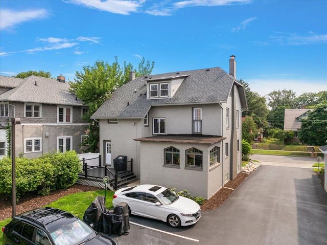 637 Fairview Avenue, Grand Rapids, MI 49503