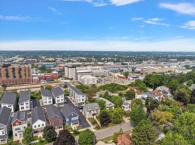 637 Fairview Avenue, Grand Rapids, MI 49503