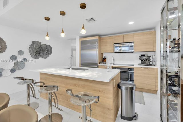 16385 Biscayne Blvd 2101, North Miami Beach, FL 33160