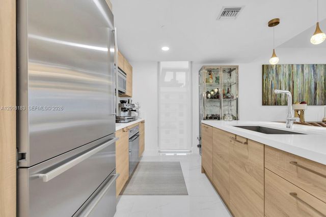 16385 Biscayne Blvd 2101, North Miami Beach, FL 33160