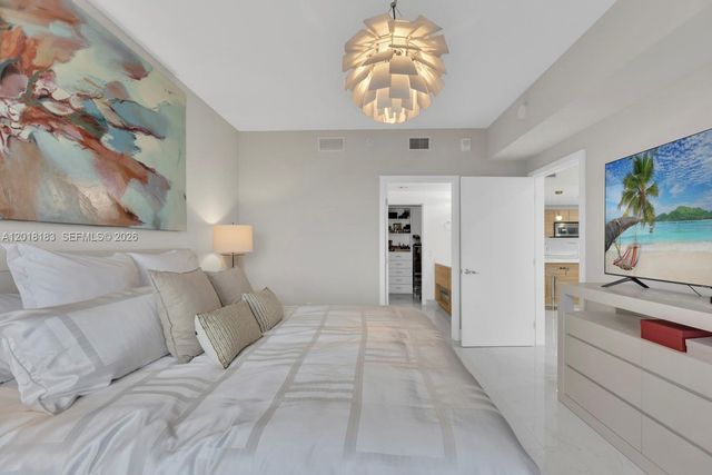 16385 Biscayne Blvd 2101, North Miami Beach, FL 33160