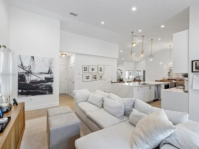 3776 SW 107th Ct, Miami, FL 33165