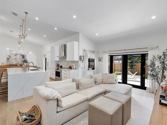 3776 SW 107th Ct, Miami, FL 33165