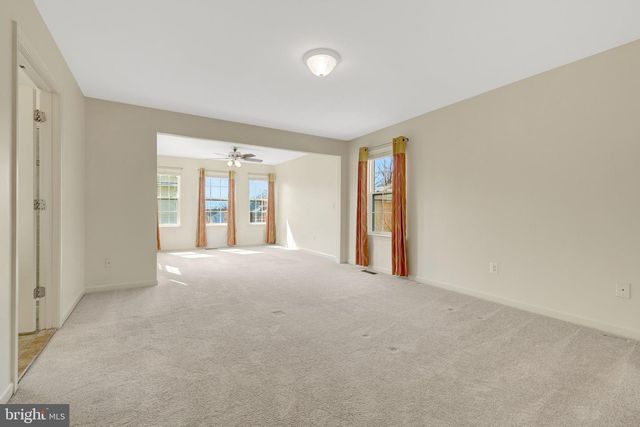 42258 CASTLE RIDGE SQ, Brambleton, VA 20148